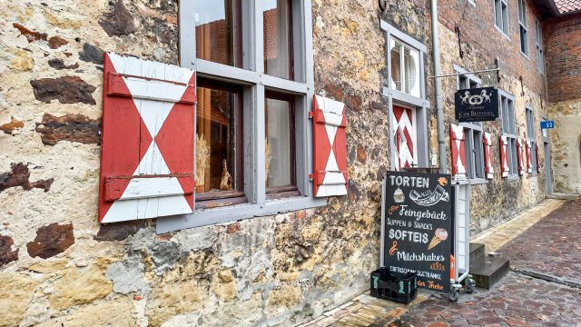 Das Cafe Reitstall vom Cafe Terjung an der Burg Vischering am Eingang