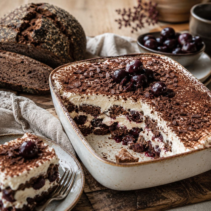 Dessert im Glas mit Terjung Schwarzwälder Kirschbrot und cremiger Schicht