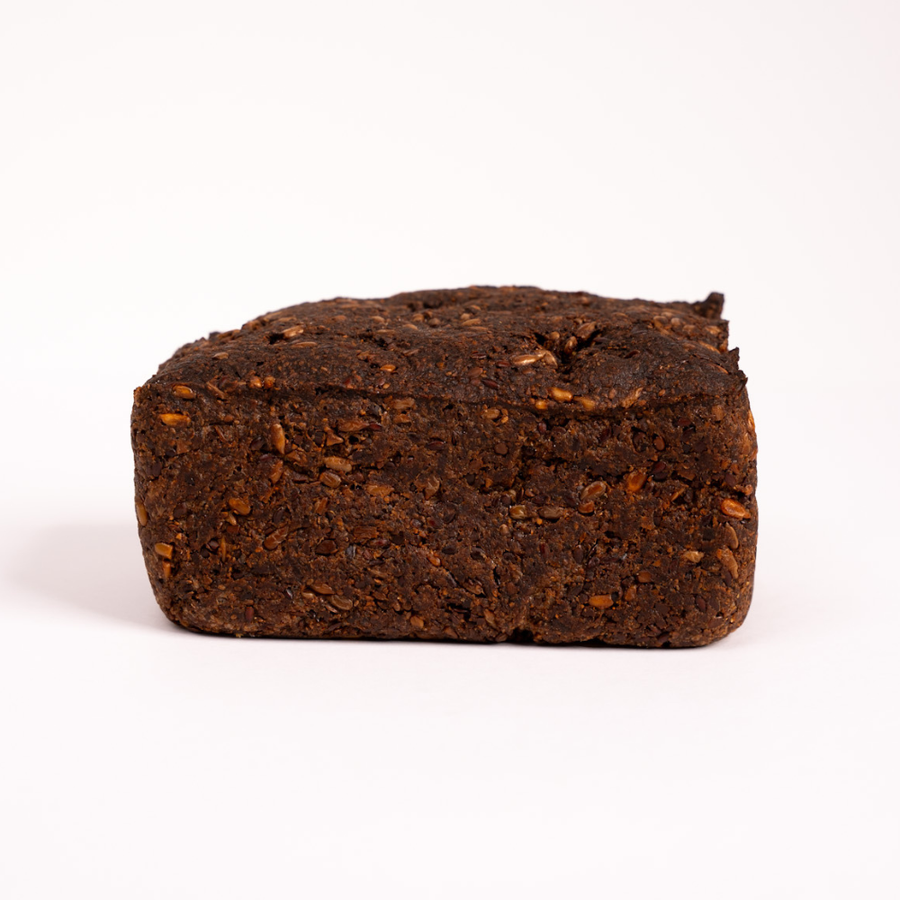 Ölsaaten-Brot von Terjung mit Saaten als Beispiel für Körnerbrot und Brot mit Biss