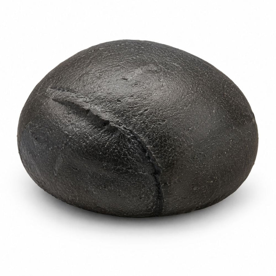 Schwarzer Kumpel Kohle-Brötchen von Terjung als schwarzes Handwerksbrötchen