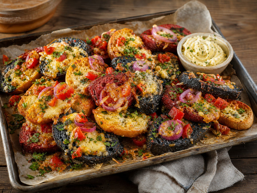 Deutschland-Baguette-Nachos mit Knoblauchbutter, Käse und Kräutern