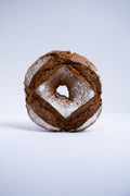 Ein Roggenmischbrot in Form eines Zwiebelringes