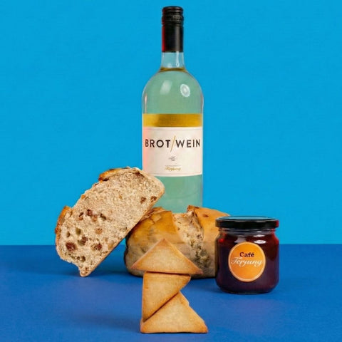 Brunch Paket mit Rosinenstuten Wein Konfitüre und Gebäck für Brot online bestellen zum Frühstück