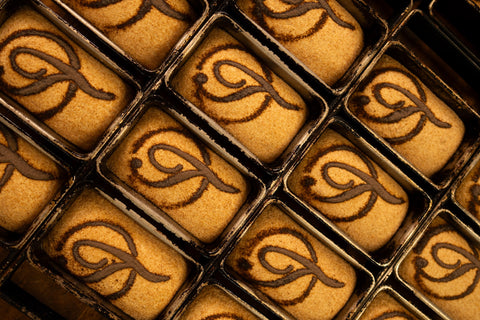 Brote frisch gebacken mit dem T von dem Terjung Logo