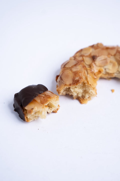 Mandelhörnchen durchgebrochen