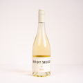 Prosecco weiß mit weißem Hintergrund