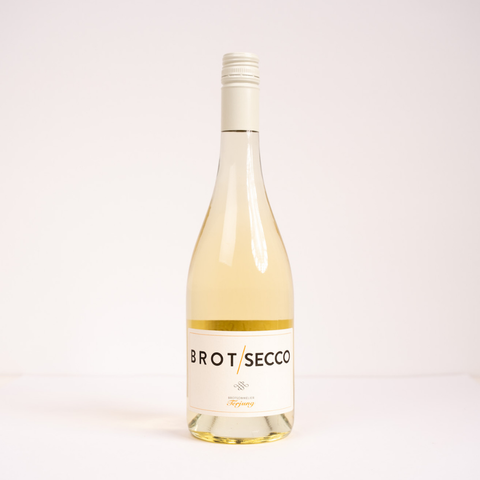 Prosecco weiß mit weißem Hintergrund