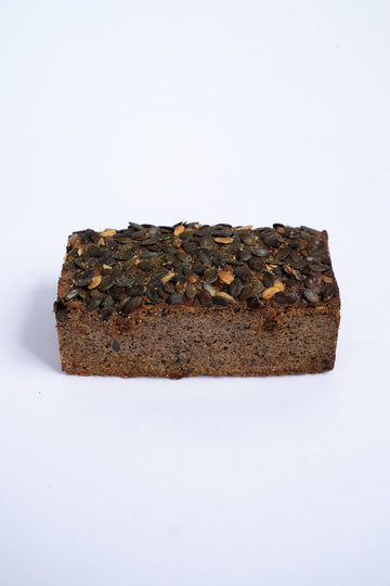 Saftkorn Kürbis Mandel Brot ganz
