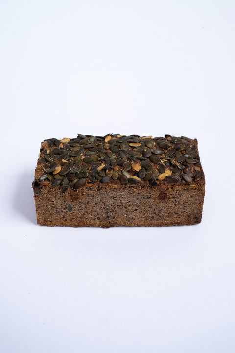 Saftkorn Kürbis Mandel Brot ganz