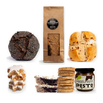 Terjung Weihnachtspaket: Dinkelspekulatius, Zimtsterne, Linzer Törtchen, Heidesand, Schwarzwälder Kirschbrot, Rosinenstuten und Nuss-Nougat-Pesto